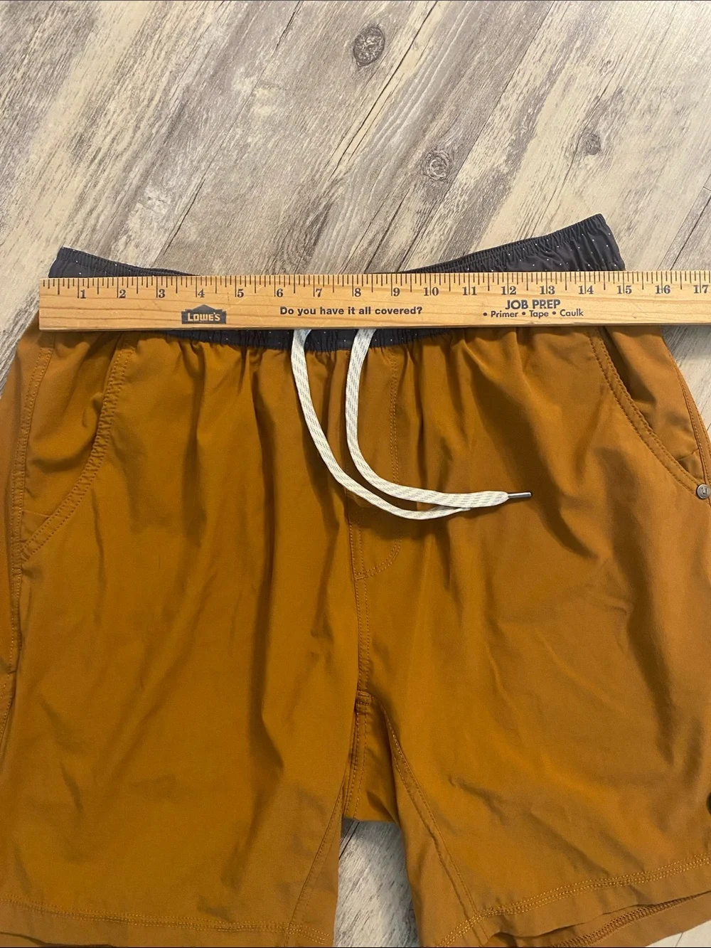 Vuori Kore Shorts Mens Orange Turmeric 7 Inseam Lined Elastic Waist Athletic L